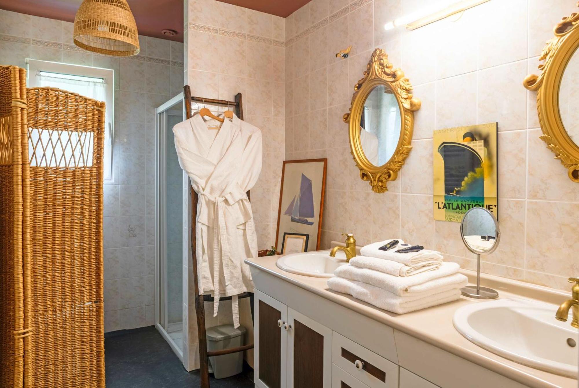 Les Pierres Bleues Bed and Breakfast Saint-Coulitz Buitenkant foto