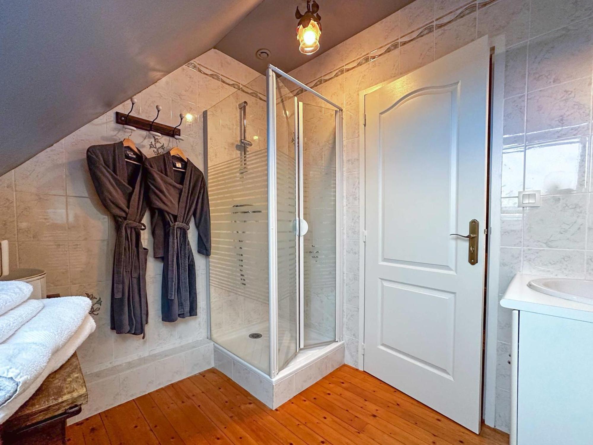 Les Pierres Bleues Bed and Breakfast Saint-Coulitz Buitenkant foto